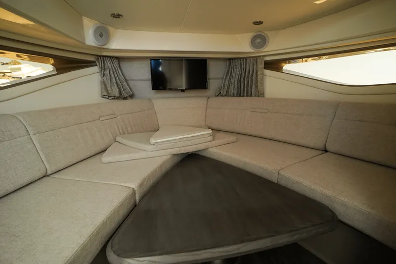 Slide: The Image of Sea Ray Sundancer 320 Outboard 2025 - 36