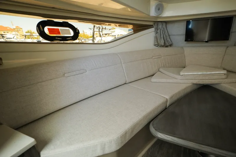 Slide: The Image of Sea Ray Sundancer 320 Outboard 2025 - 37