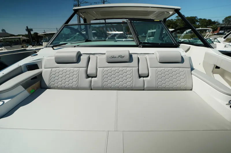 Slide: The Image of Sea Ray Sundancer 320 Outboard 2025 - 39