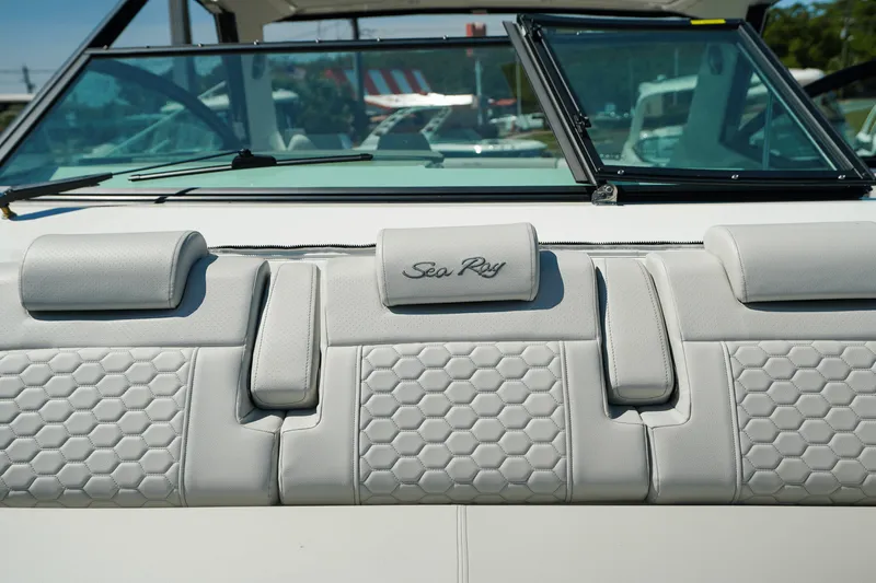 Slide: The Image of Sea Ray Sundancer 320 Outboard 2025 - 40