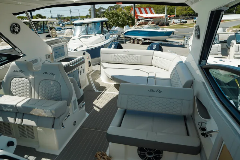Slide: The Image of Sea Ray Sundancer 320 Outboard 2025 - 41