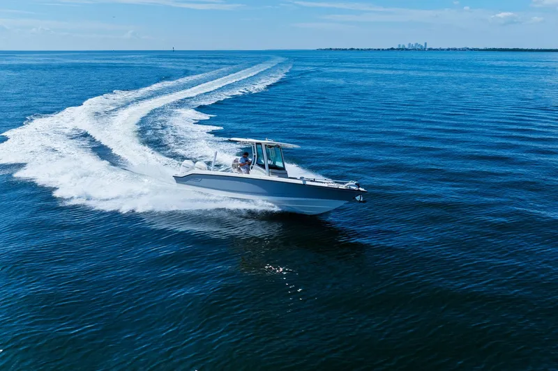 Slide: The Image of Boston Whaler 280 DAUNTLESS 2025 - 20