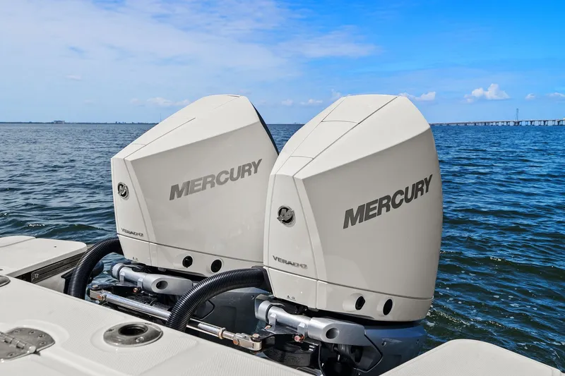 Slide: The Image of Boston Whaler 280 DAUNTLESS 2025 - 25