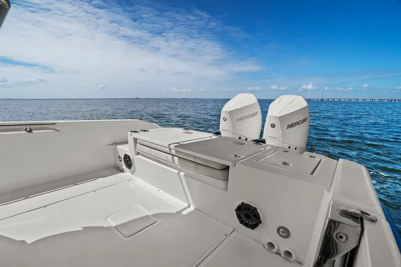 Slide: The Image of Boston Whaler 280 DAUNTLESS 2025 - 28