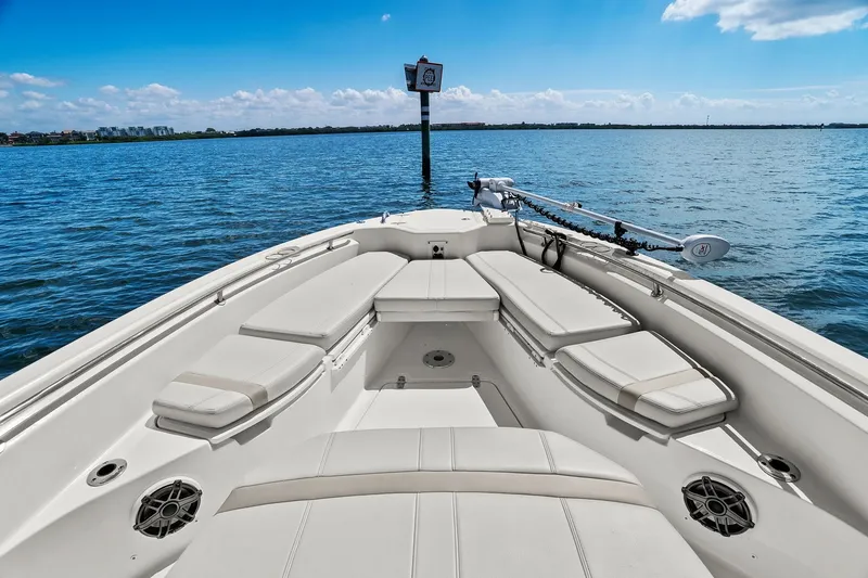 Slide: The Image of Boston Whaler 280 DAUNTLESS 2025 - 31