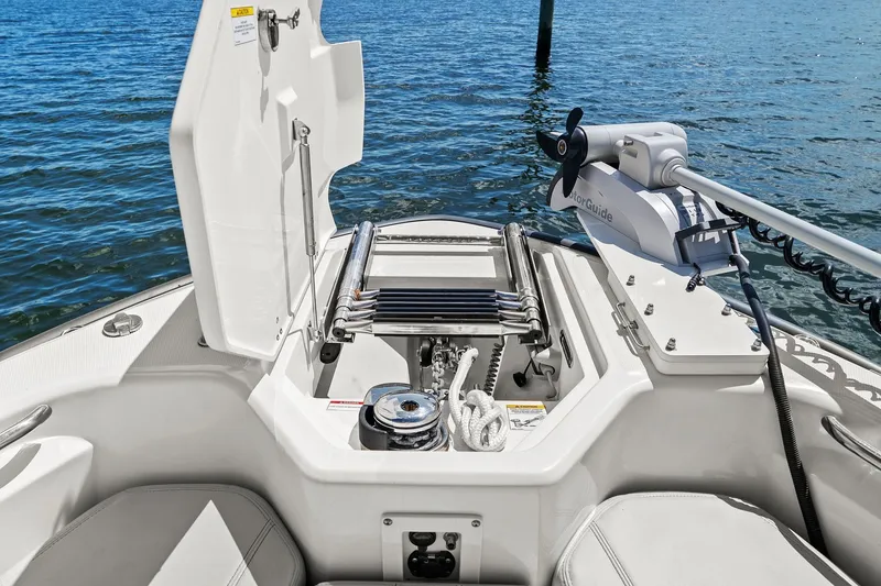 Slide: The Image of Boston Whaler 280 DAUNTLESS 2025 - 33