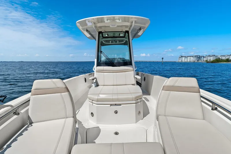 Slide: The Image of Boston Whaler 280 DAUNTLESS 2025 - 34