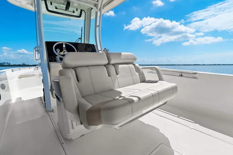 Slide: The Image of Boston Whaler 280 DAUNTLESS 2025 - 40