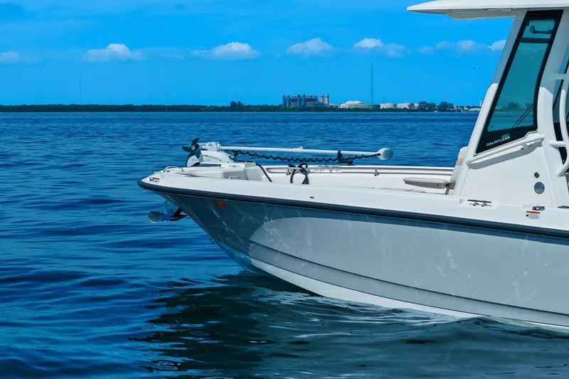 Slide: The Image of Boston Whaler 280 DAUNTLESS 2025 - 7