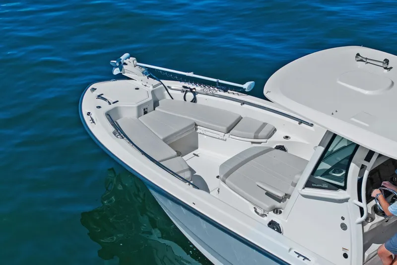 Slide: The Image of Boston Whaler 280 DAUNTLESS 2025 - 8