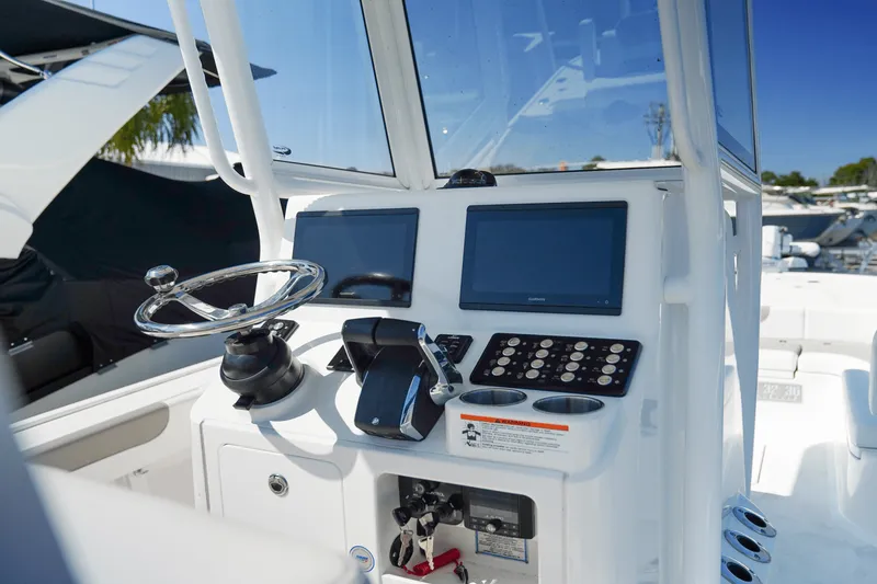 Slide: The Image of Caymas 281 HB TWIN 2025 - 26