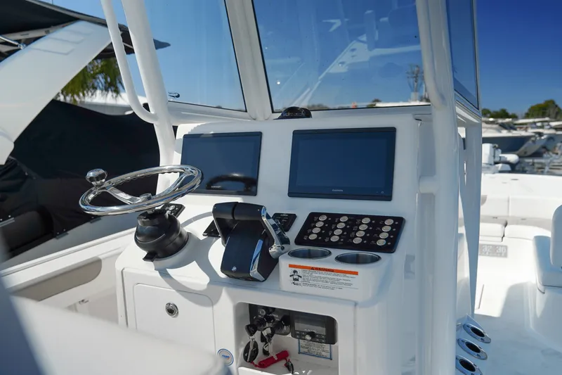 Slide: The Image of Caymas 281 HB TWIN 2025 - 27