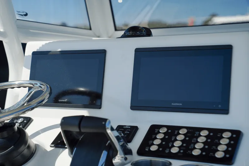 Slide: The Image of Caymas 281 HB TWIN 2025 - 28