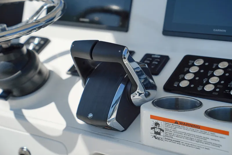 Slide: The Image of Caymas 281 HB TWIN 2025 - 29