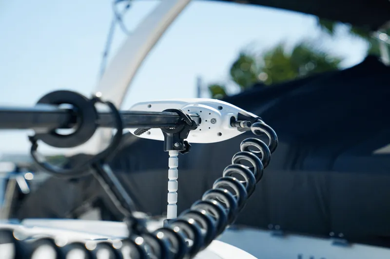 Slide: The Image of Caymas 281 HB TWIN 2025 - 5