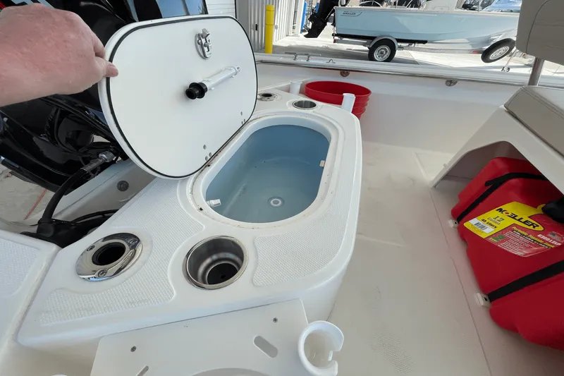 Slide: The Image of Boston Whaler 150 Montauk 2025 - 5