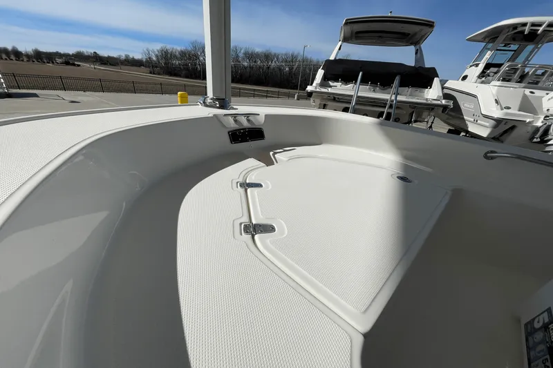 Slide: The Image of Boston Whaler 150 Montauk 2025 - 7