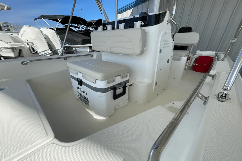 Slide: The Image of Boston Whaler 150 Montauk 2025 - 8