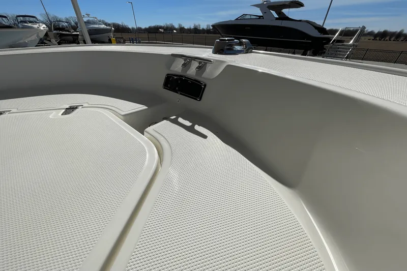 Slide: The Image of Boston Whaler 150 Montauk 2025 - 9