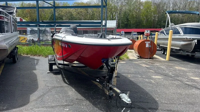 The Image of Bayliner M15 2023 - 1