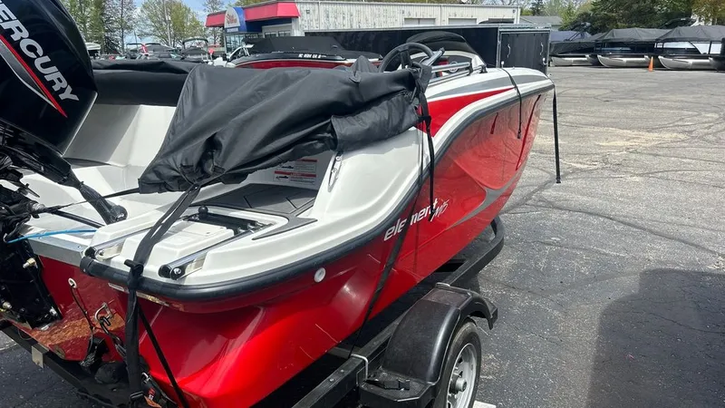 Slide: The Image of Bayliner M15 2023 - 3