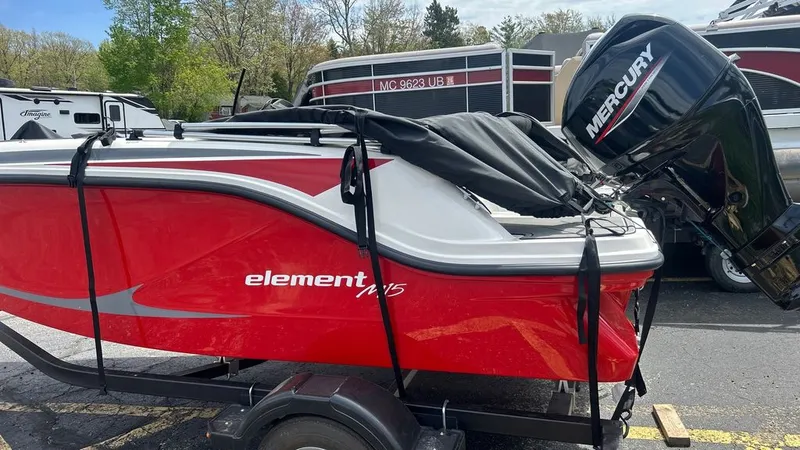 Slide: The Image of Bayliner M15 2023 - 5