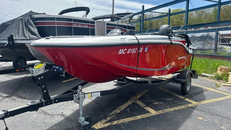 Slide: The Image of Bayliner M15 2023 - 7