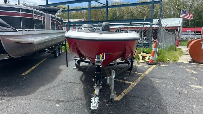Slide: The Image of Bayliner M15 2023 - 8