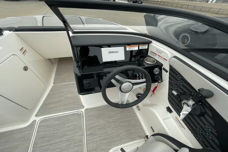 Slide: The Image of Sea Ray SPX 210 2024 - 11