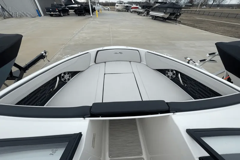 Slide: The Image of Sea Ray SPX 210 2024 - 12