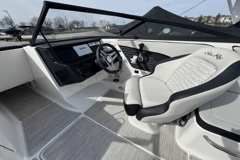 Slide: The Image of Sea Ray SPX 210 2024 - 16