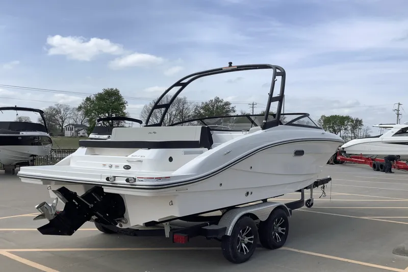 Slide: The Image of Sea Ray SPX 210 2024 - 3