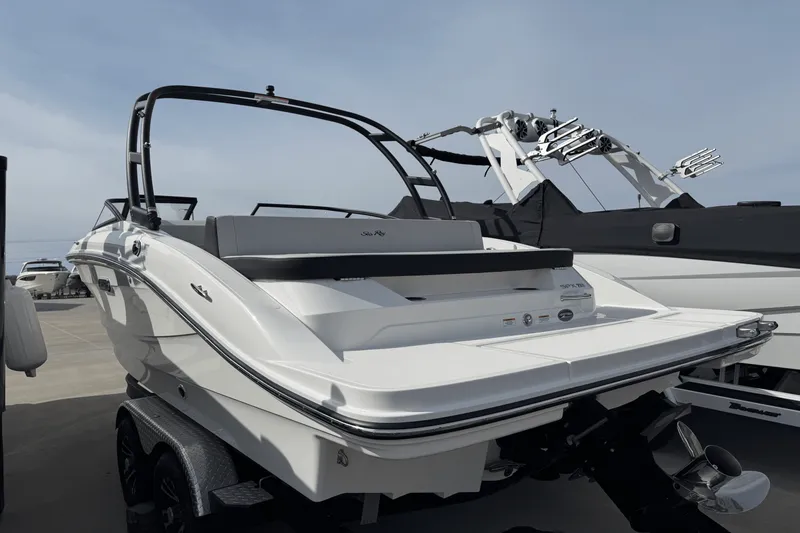 Slide: The Image of Sea Ray SPX 210 2024 - 4