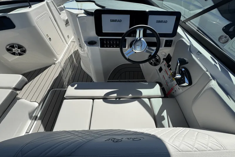 Slide: The Image of Sea Ray SDX 250 Surf 2025 - 10