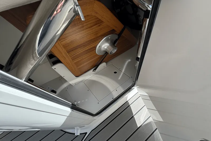 Slide: The Image of Sea Ray SDX 250 Surf 2025 - 14