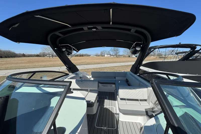 Slide: The Image of Sea Ray SDX 250 Surf 2025 - 16