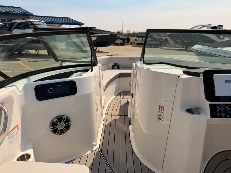 Slide: The Image of Sea Ray SDX 250 Surf 2025 - 18