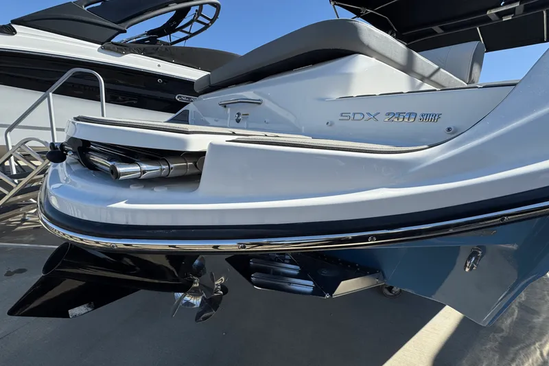Slide: The Image of Sea Ray SDX 250 Surf 2025 - 3