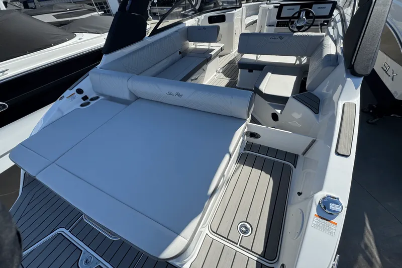 Slide: The Image of Sea Ray SDX 250 Surf 2025 - 6