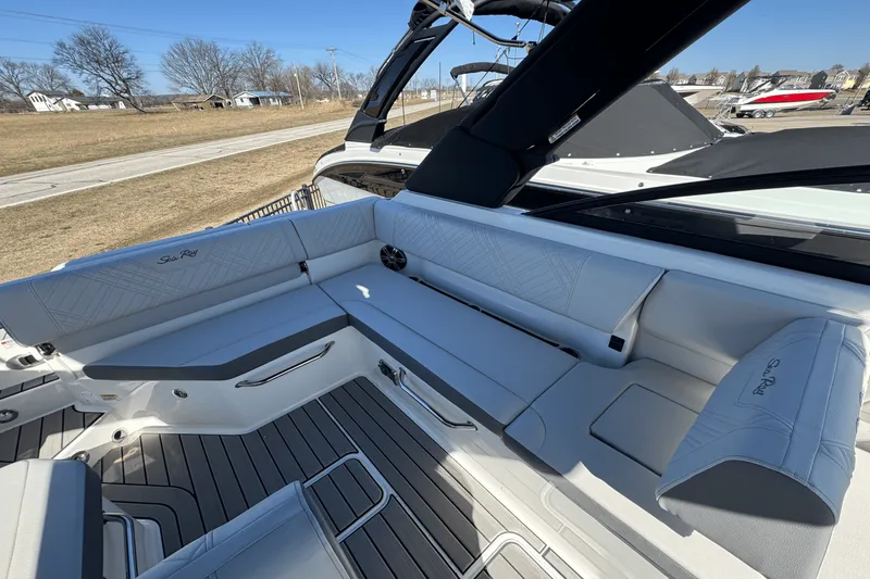 Slide: The Image of Sea Ray SDX 250 Surf 2025 - 8