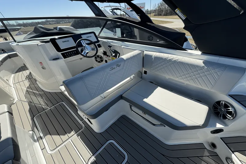 Slide: The Image of Sea Ray SDX 250 Surf 2025 - 9
