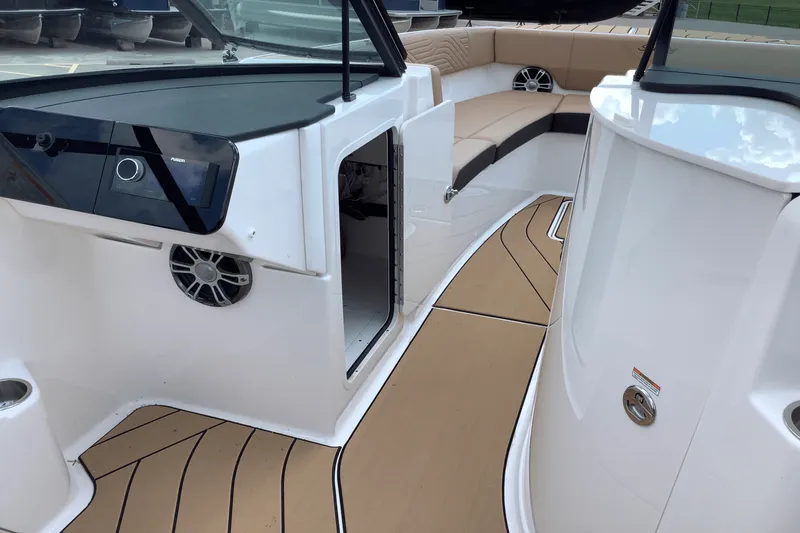 Slide: The Image of Sea Ray SDX 270 Surf 2025 - 10