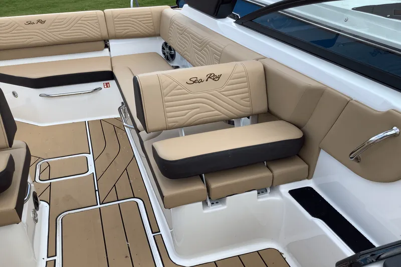 Slide: The Image of Sea Ray SDX 270 Surf 2025 - 14