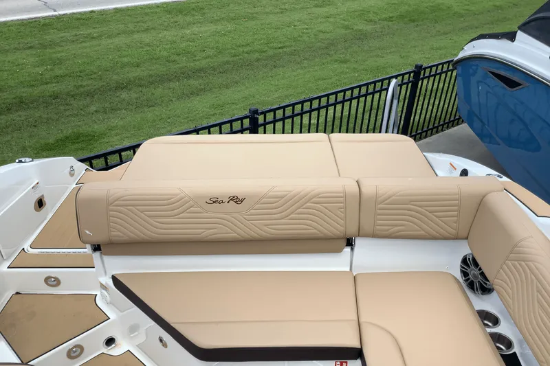 Slide: The Image of Sea Ray SDX 270 Surf 2025 - 27