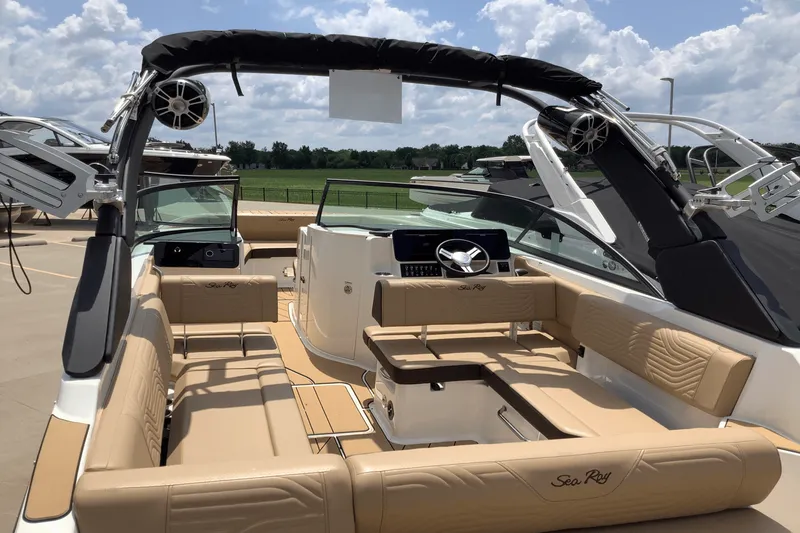 Slide: The Image of Sea Ray SDX 270 Surf 2025 - 28