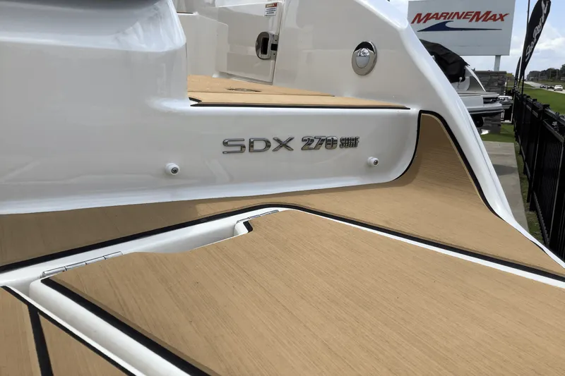 Slide: The Image of Sea Ray SDX 270 Surf 2025 - 29