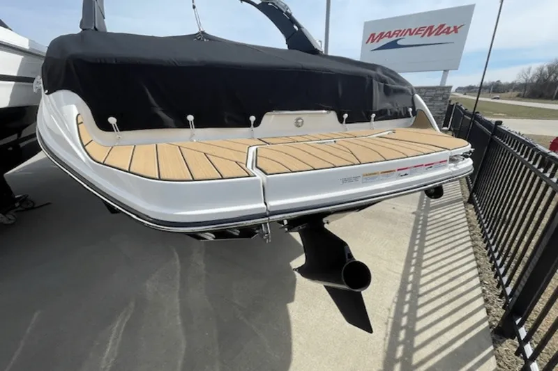 Slide: The Image of Sea Ray SDX 270 Surf 2025 - 30
