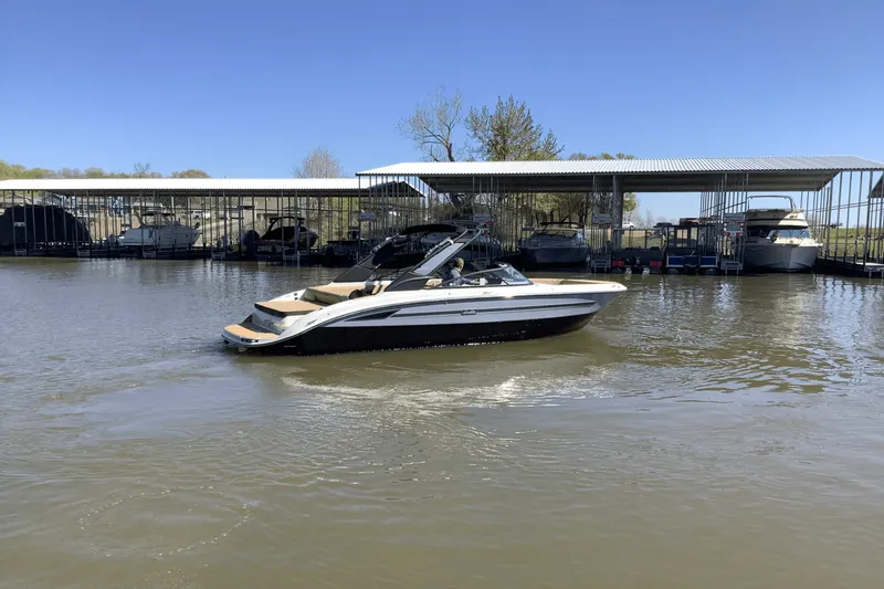 Slide: The Image of Sea Ray SDX 270 Surf 2025 - 4