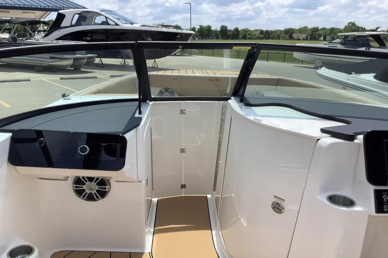 Slide: The Image of Sea Ray SDX 270 Surf 2025 - 9
