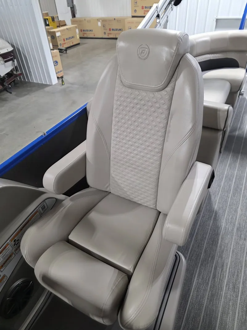 Slide: The Image of Premier 270SS 2022 - 8